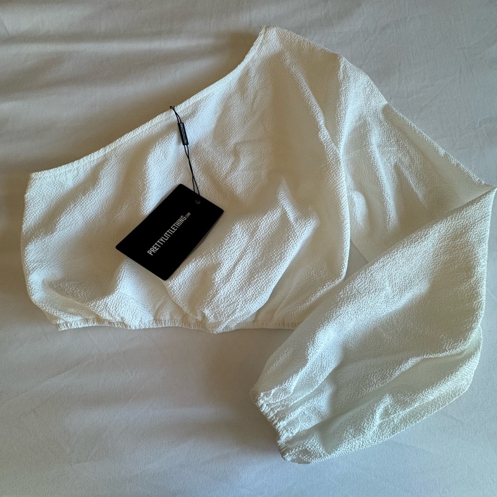 NWT PrettyLittleThing one shoulder cropped blouse